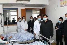 沈海高速江苏段发生四车相撞交通事故已致11死19伤，娄勤俭吴政隆指导交通事故救援处置工作图片