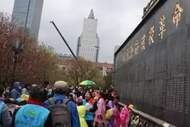 果然视频丨清明假期，在解放阁接受爱国教育有感视频封面