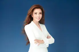 朱迅主持央视清明特别节目，深情忆父亲：爸爸的好品德，永远让我前进图片
