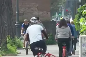 意大利全国升为红色疫情防疫区 警察上街巡逻图片