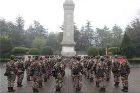 陆军装甲兵学院蚌埠校区某大队组织清明节祭奠活动图片