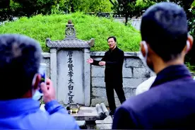 “诗仙”守墓人：一诺千年的守护图片