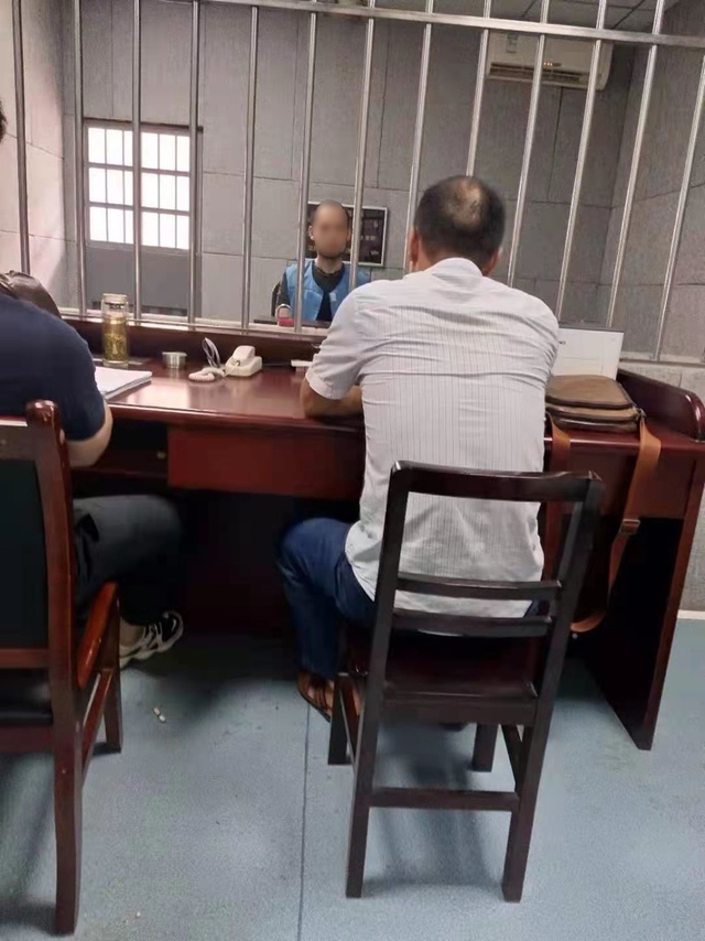 “你要是被黑恶势力的威胁吓到，案子就办不成了。”打“伞”斗士讲述惊心故事