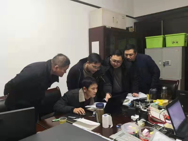 “你要是被黑恶势力的威胁吓到，案子就办不成了。”打“伞”斗士讲述惊心故事