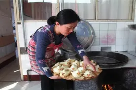 威海市文登区妇女巧手捏面燕迎春来图片