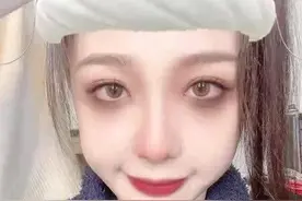 太好骗！虞书欣还原顶火锅事件 真的以为要顶火锅图片