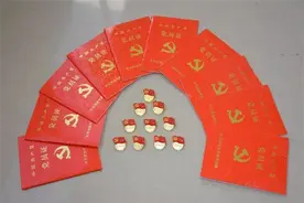 母亲有个珍藏的小盒子图片