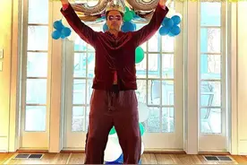 “钢铁侠”小罗伯特·唐尼庆56岁生日 好友“锤哥”晒合影送暖心祝福图片