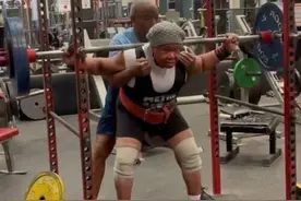 78岁大力士奶奶手握19项举重世界纪录！咋做到的……图片