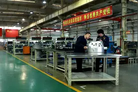 “五级金字塔”劳模创新工作室让职工人人都当“技术大拿”视频封面
