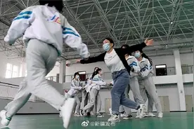 武汉女教师6年援疆：有太多的不舍图片