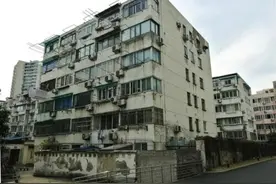 房屋渗漏严重，救护车难进出……徐汇这两栋售后公房为何成了旧小区改造中“被遗忘的角落”？图片