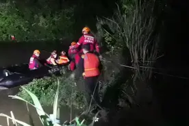 20人清明扫墓被山洪围困，广西民警消防联手救援视频封面