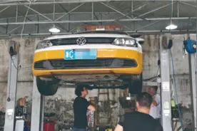 执法车被安装了GPS跟踪器！谁干的？图片