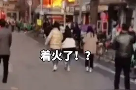 消防员陪妻子逛街“逛”进了火场，妻子：“天天说忙，这回信了”图片