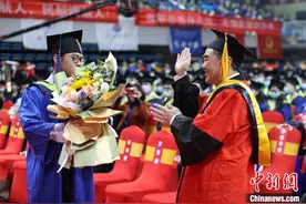 南京航空航天大学研究生“惜别校园”踏征程图片