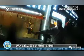 一家三口去赴宴，结果父母醉了，朋友撤了，孩子落单了……图片