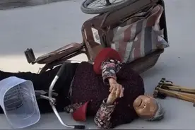 河南姑娘录视频扶摔倒老人，老人之后的回答太暖心图片