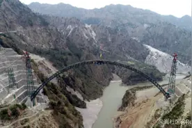 印度修了近20年的全球最高铁路桥，终于有完工迹象了？图片