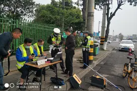 斗硬处罚！成都对道路抽检的尾气超标车辆现场罚款图片