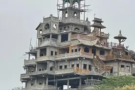 玉林一农民斥资1500万建了栋“怪楼”！最多一天上万人去参观图片