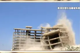 公安局长以杜月笙为偶像，广收黑恶门徒打杀成性！审讯室流泪唱《从头再来》图片