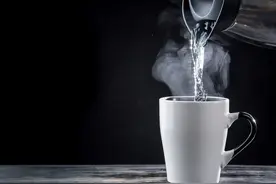 “多喝热水”真的包治百病吗？图片