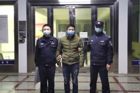安庆：男子公共场所猥亵妇女 被依法行政拘留图片