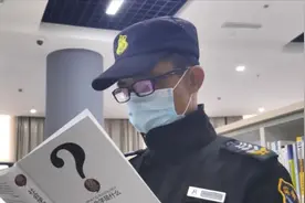 营收千万级老板做上海大学保安？我们和这位“网红”保安聊了聊图片