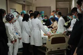 27岁的清华医生，最后一次救人图片