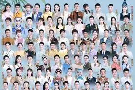 百名学子，致敬英雄！齐唱《歌唱祖国》图片