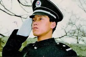 考上北大的保安，27年后怎么样了？图片