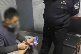 视频｜塑料瓶自制插片开锁 男子专挑济南高档小区下手，半夜入室盗窃现金图片