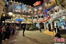 探浙江横店“沉浸式”景区：走进光影瞬间 体验爱国教育图片