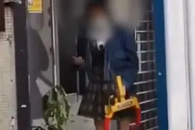 广州一女子狂砸银行ATM机 警方：有精神疾病，已送医治疗视频封面