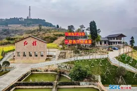 走进初心地（1961-1970）威远红村①|留守五十多年 他是见证威远红村风雨浮沉的“活史书”图片