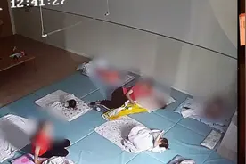 一幼童被幼师亲吻致脸颊红肿有牙印，早教机构：老师已被停职视频封面