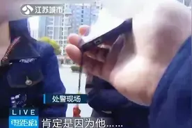 醉酒女乘客“控诉”网约车司机撞人还摸腿，监控还原真相：她自己摔的！女子立马改口“睡着了”图片