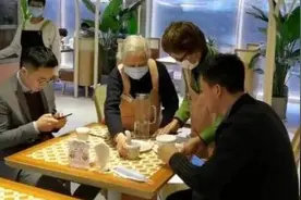 88岁上海阿婆被录用！《忘不了餐厅》真实版，阿尔茨海默症老人做餐厅服务员图片