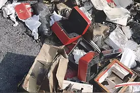 价值700余万元快递在路边付之一炬，始作俑者竟是车主图片