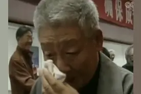 他转身抹泪那一瞬，让人泪奔图片
