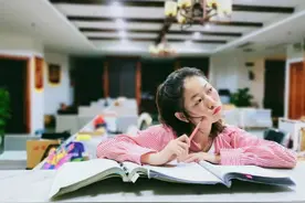 全国首位通过国家法律资格考试的聋人：盲隔离了人与世界，聋隔离的是人与人图片