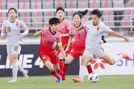中国女足2∶1客胜韩国占先机图片