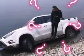 男子把车开到十堰河边洗，结果悲催了图片
