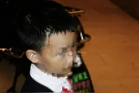 又是高空抛物！绵阳一男孩被“天降”玻璃瓶砸中…图片