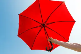 防晒可以只打伞不涂防晒霜吗？视频封面