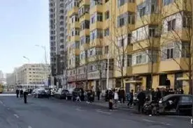 突发！哈尔滨一轿车连撞两车驾驶员当场身亡图片