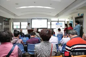 脑起搏器一启动，颤了10年的双手不颤了图片