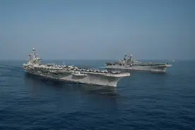 意欲何为？美军出动“双航母”编队在南海炫耀武力图片