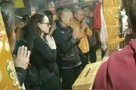 57岁李连杰现身五台山 盘坐佛洞独自冥想图片